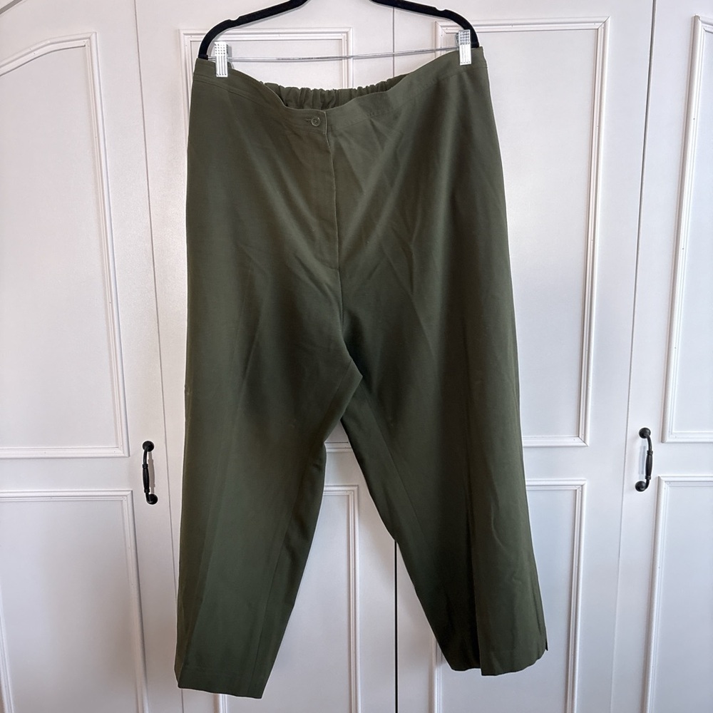 Maggie Barnes Women’s Khaki Green trouser